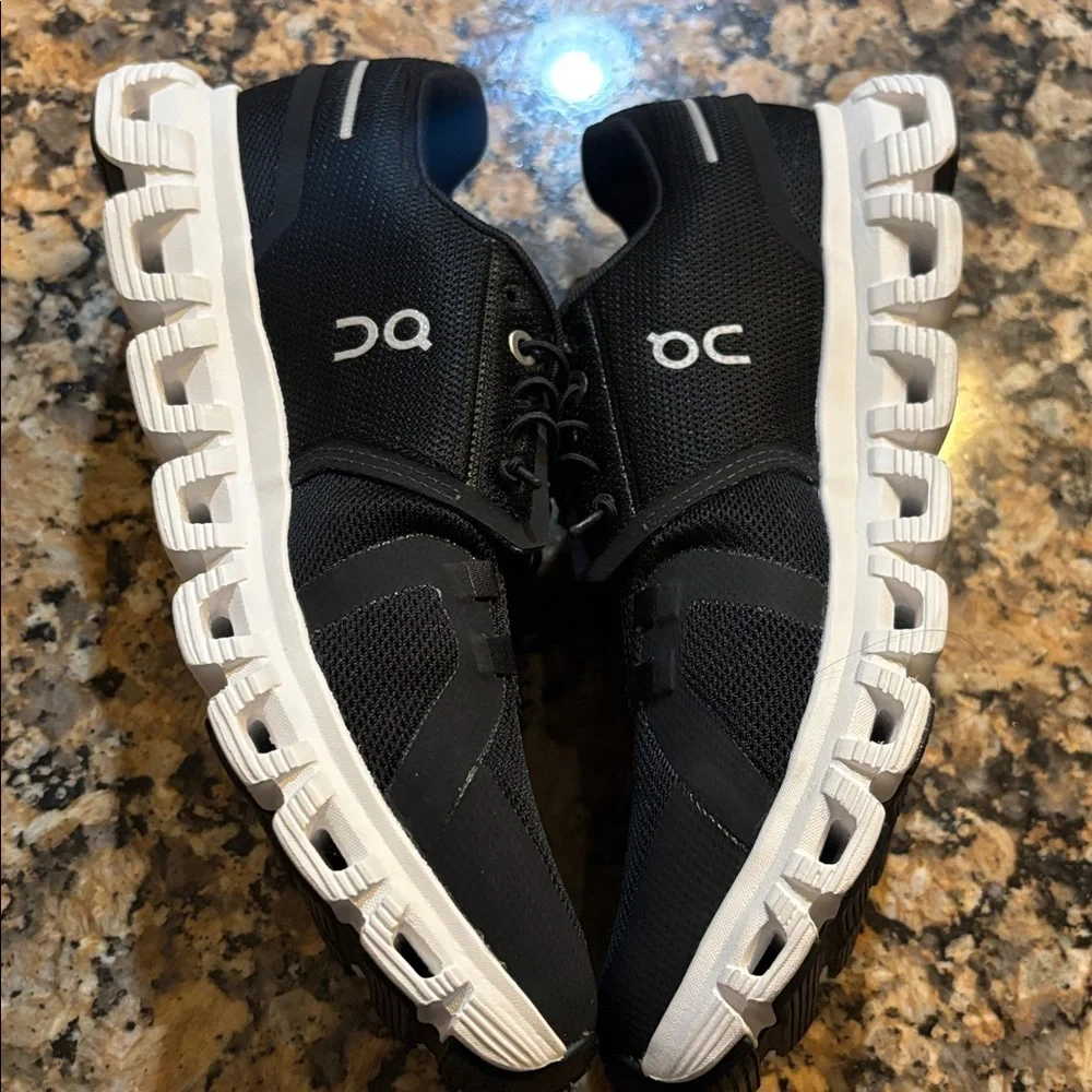 On Cloud sneakers women’s size 8.5 - Picture 9 of 9